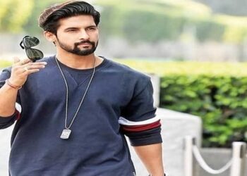 Celebrities from Indian entertainment industry applaud Ravi Dubey’s poetry ‘Aankde’