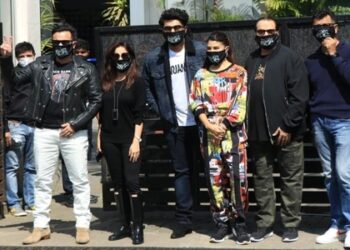 ‘Bhoot Police’ team geared up for the shoot, leave for Dalhousie