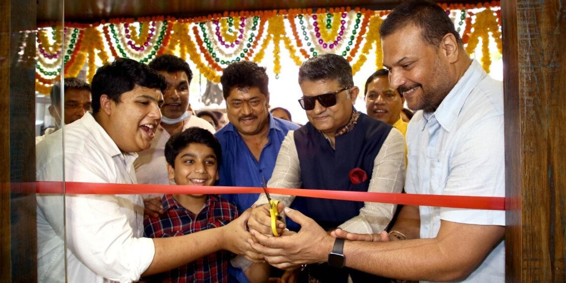 Gajraj Rao, Daya Shetty at inauguration of Niranjan B Bhandary’s Fab Cut Unisex Salon