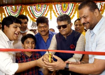 Gajraj Rao, Daya Shetty at inauguration of Niranjan B Bhandary’s Fab Cut Unisex Salon