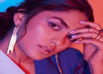 Mrunal Thakur goes the glam way for Guru Randhawa’s music video