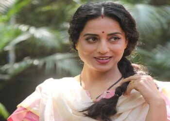 Mahie Gill takes on a powerful role in 1962: The War In The Hills
