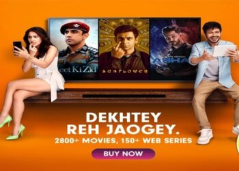 ZEE5’s new brand campaign ‘Dekhtey Reh Jaogey’ with Sara Ali Khan and Amol Parashar