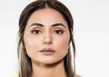 Hina Khan clocks 13 million fan on Instagram