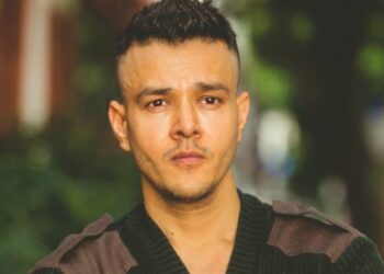 Aniruddh Dave says that one must notice the attitude of senior actors on set